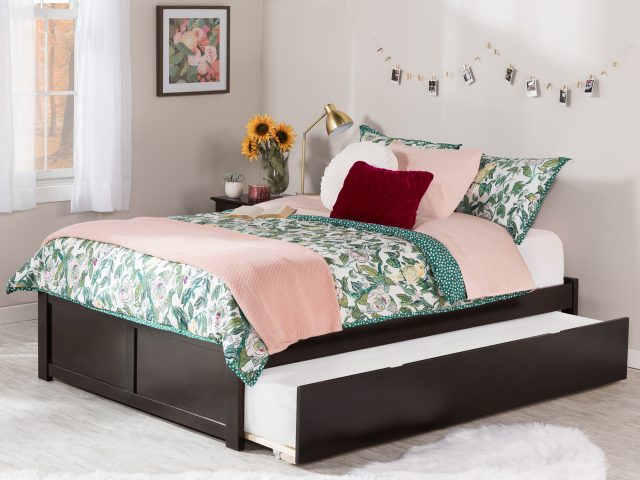 Concord Queen Platform Bed with Footboard & Twin Extra Long Trundle in Espresso
